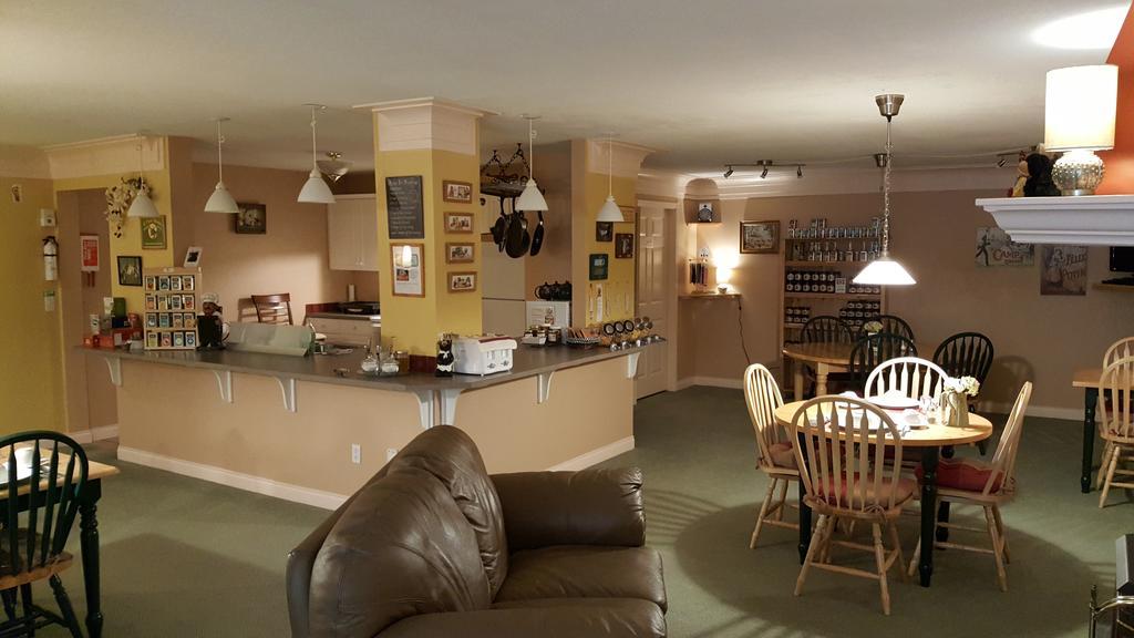 The Inn At The Ninth Hole Bed & Breakfast Salmon Arm Zewnętrze zdjęcie