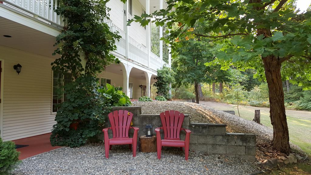 The Inn At The Ninth Hole Bed & Breakfast Salmon Arm Zewnętrze zdjęcie