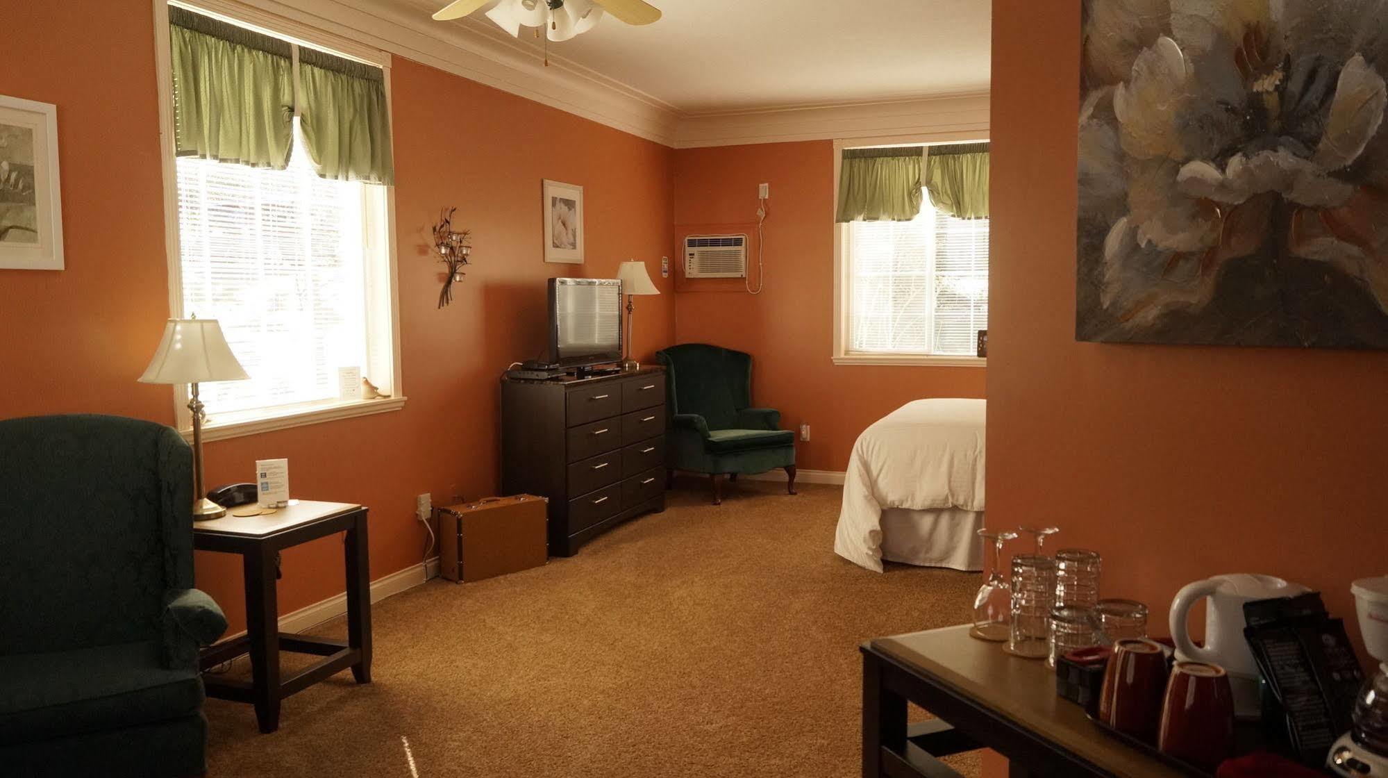 The Inn At The Ninth Hole Bed & Breakfast Salmon Arm Zewnętrze zdjęcie